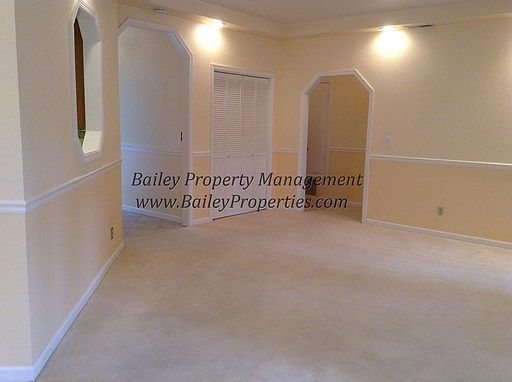 5th image of 2621 Willowbrook Ln