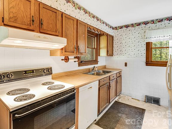17th image of 435 Upper Glady Fork Rd