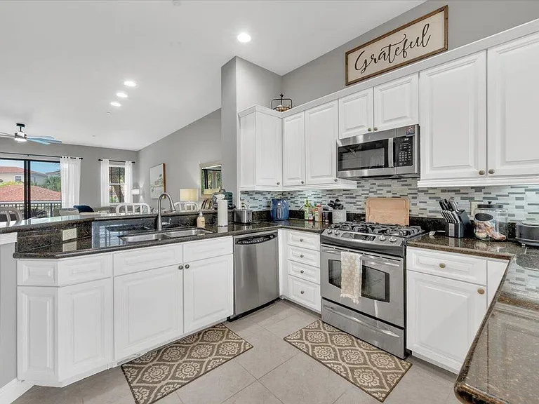 502 Del Sol Cir — Photo 17