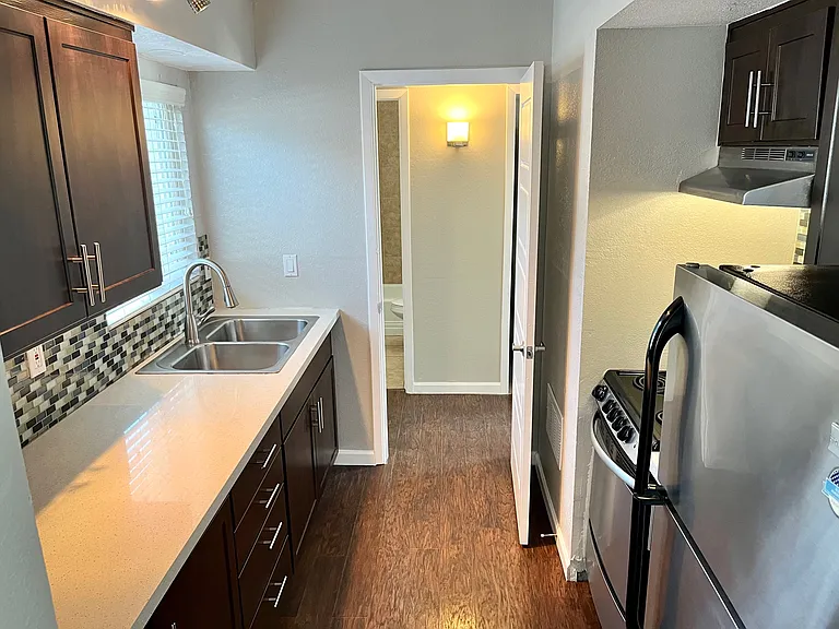 Melrose 36 Place — Photo 3