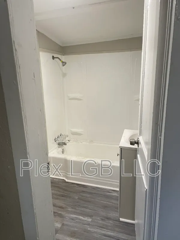 2 bed, 1.0 bath, 761 sqft, $975 — Photo 4