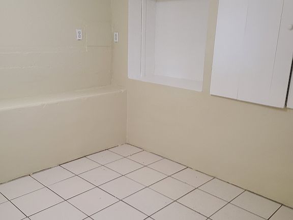 3rd image of 5831 Adelaide Ave #1