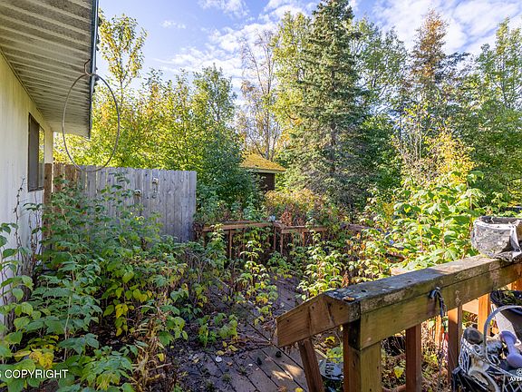 5th image of 697 Sycamore Cir