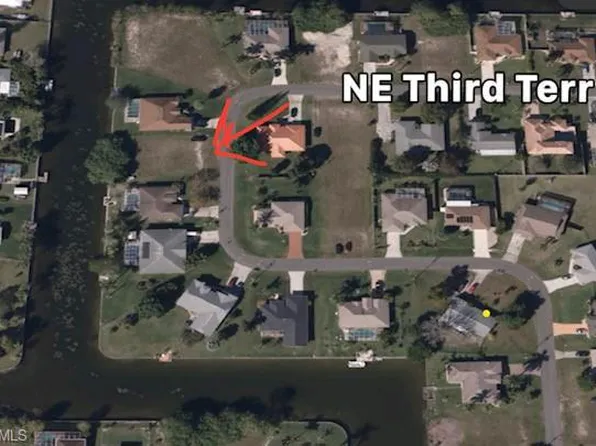 318 NE 12th Ct, Cape Coral, FL 33909