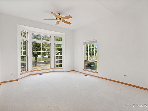 5th image of 664 Mayfair Dr