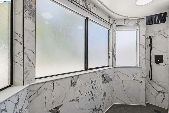 1 bed, 300 sqft, $1,750 — Photo 3