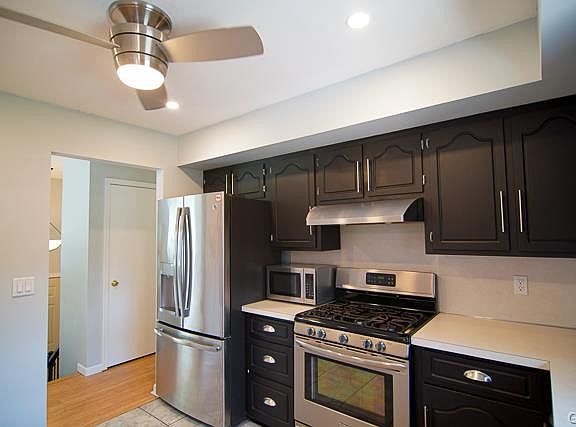 3rd image of 407 Elwood St