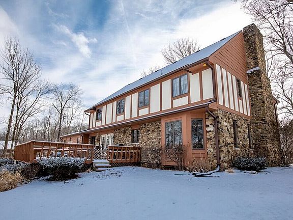 3rd image of 15440 Menominee Dr