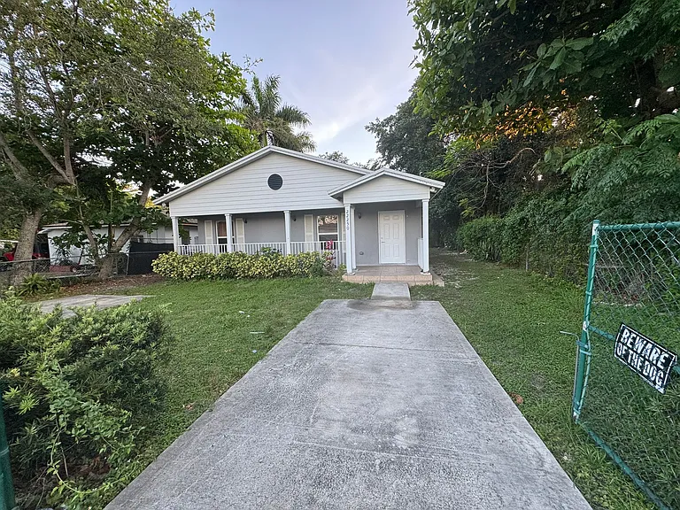 22250 Miami Ave — Photo 2