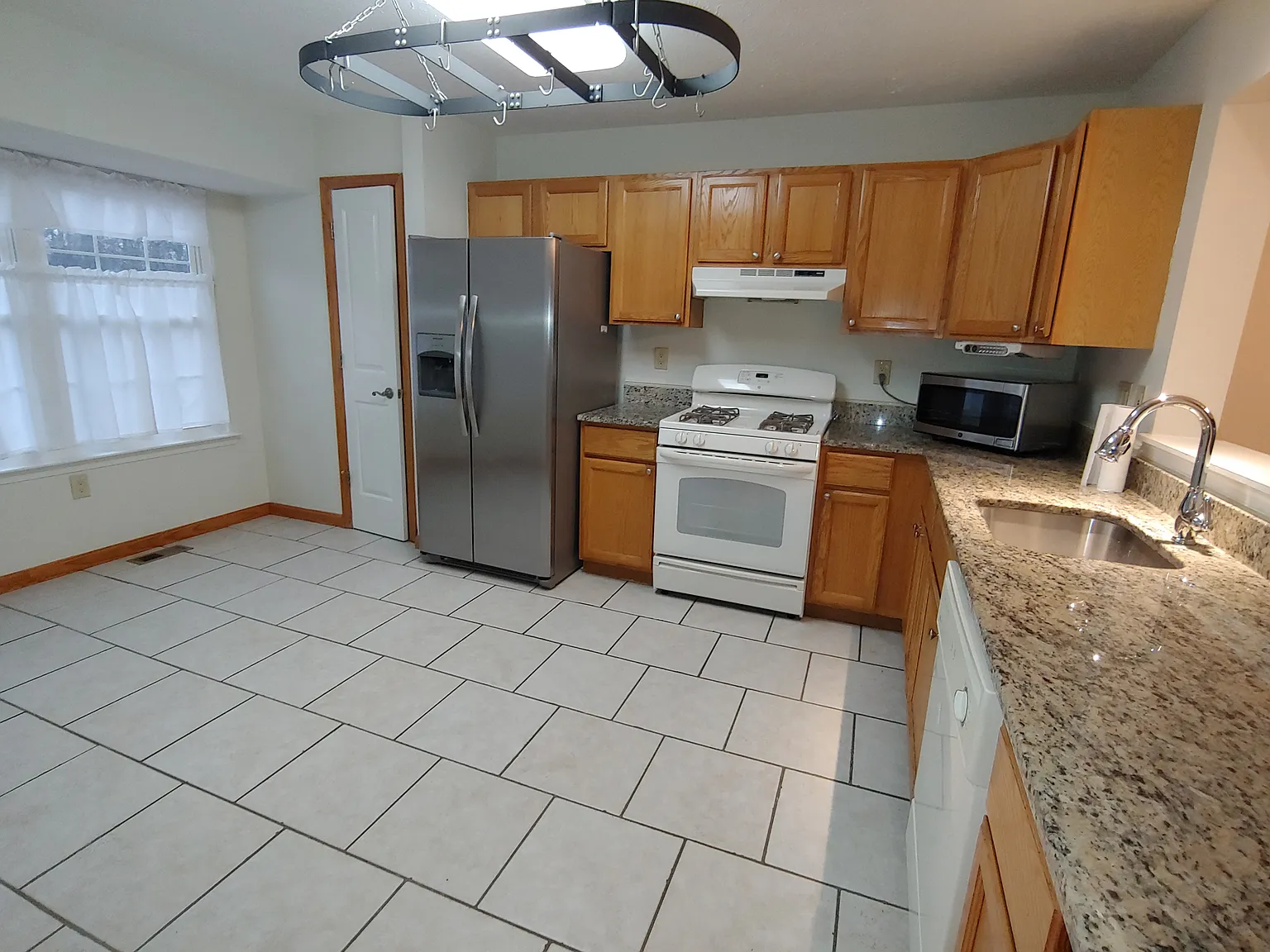3 bed, 2.5 bath, 2104 sqft, $2,895 — Photo 4