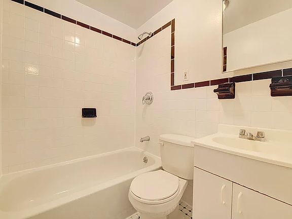 5th image of 205 E 4th St APT 1