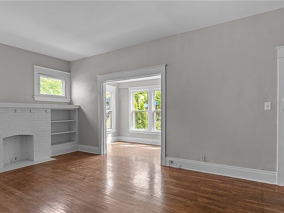 4th image of 319 Bryant St