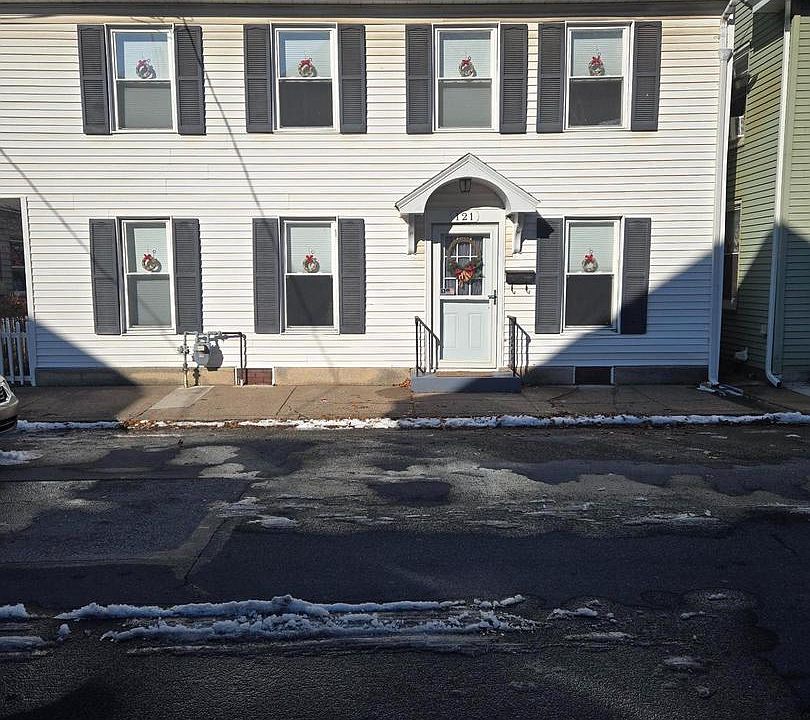 1st image of 121 E Locust St
