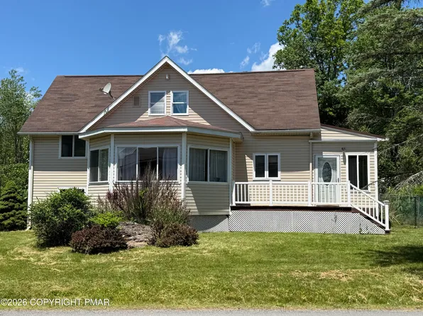 7639 Lake Shore Dr, Pocono Lake, PA 18347