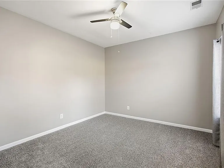 4830 Liberty Plz — Photo 7
