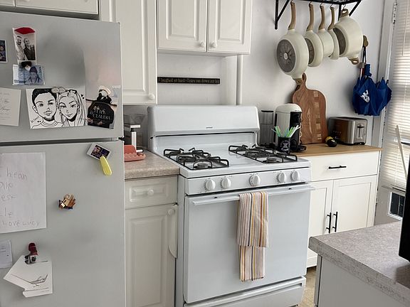 5th image of 1909 N Lincoln Ave APT 4S