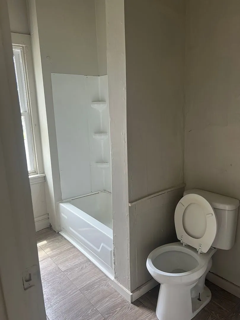109 Foster Street — Photo 4
