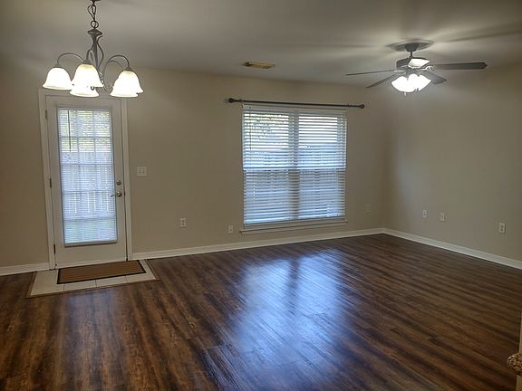Den and Dining Room Pic 1