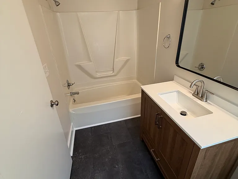 654 Poplar St — Photo 16