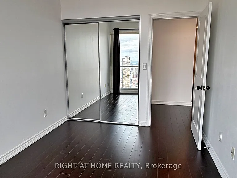 386 Yonge St #4207 — Photo 30