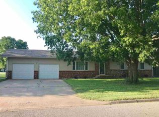 217 W Maple St, Oxford, KS 67119