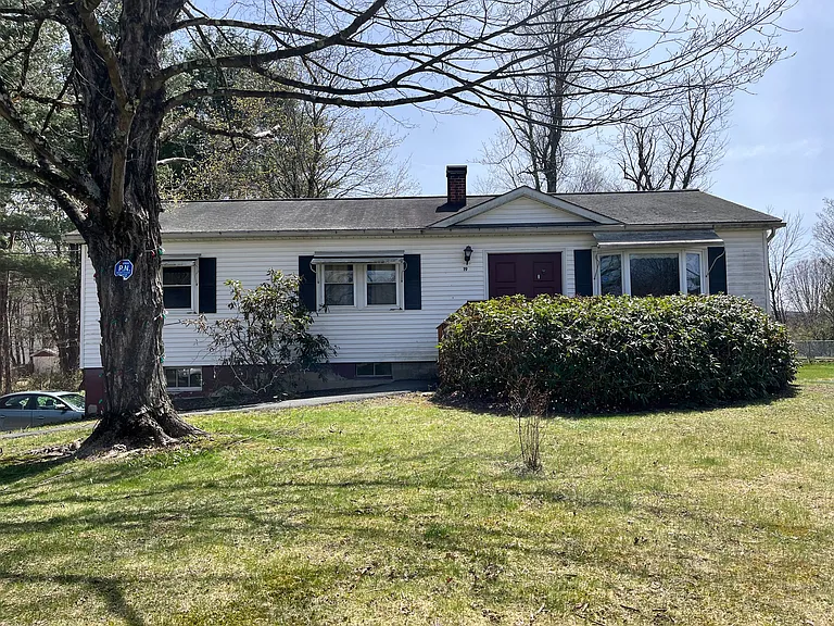 19 Pine St — Photo 1
