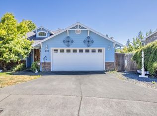 209 Stone Fly Ct, Grants Pass, OR 97526