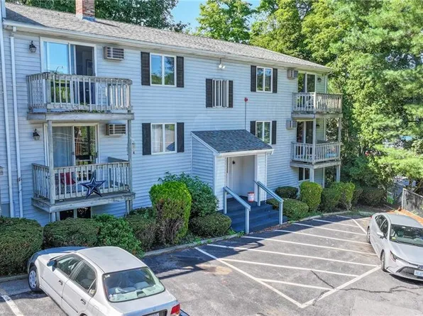 2 Angle St APT 8, Lincoln, RI 02838