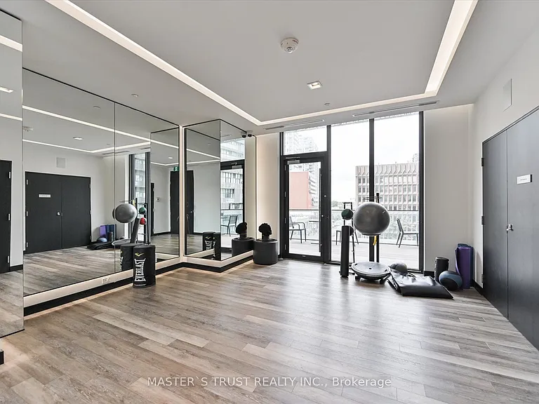 8 Eglinton Ave E #Penthouse 5801 — Photo 35