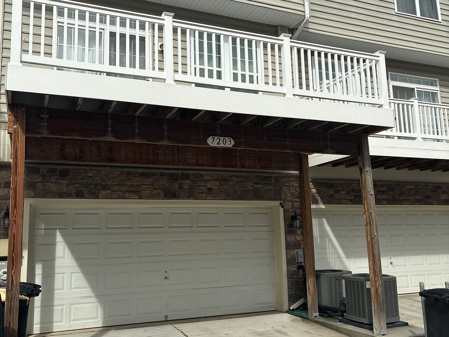 4 bed, 2.5 bath, 1640 sqft, $3,500 — Photo 1