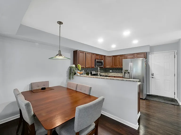Eat-in kitchen