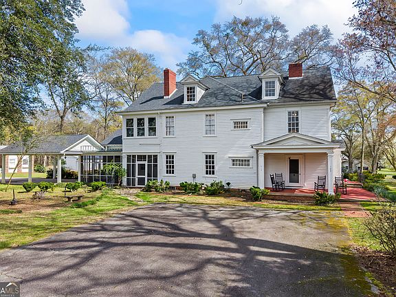 2nd image of 215 Hartwell Rd