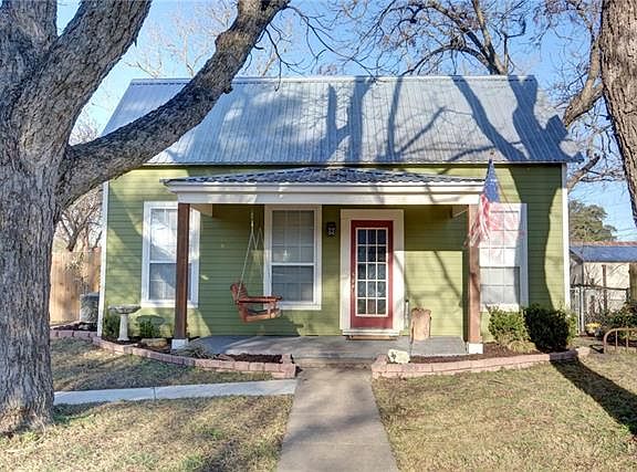 2nd image of 207 Short St