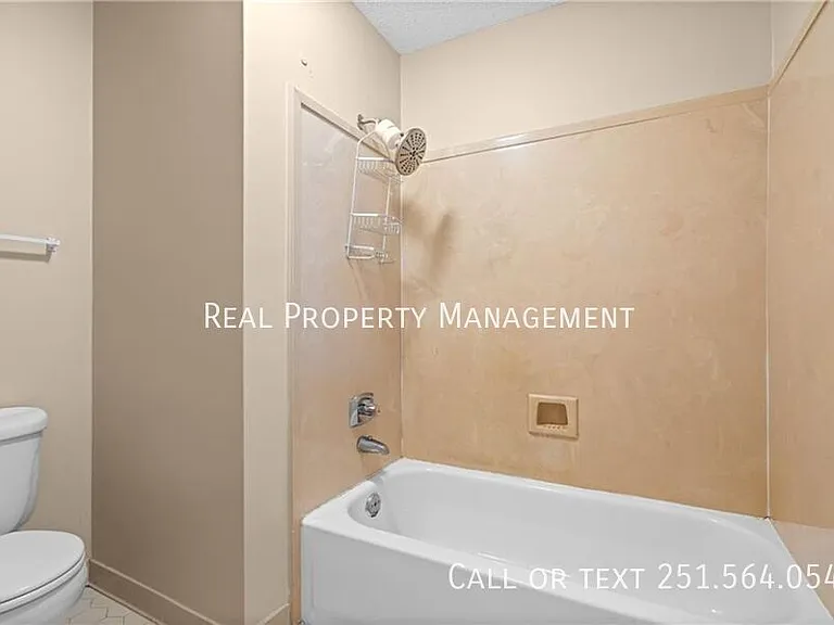2004 Pine Needle Dr E — Photo 4