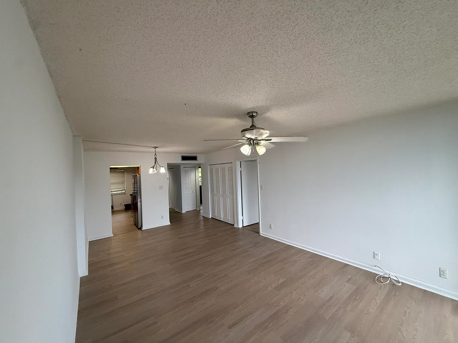 2 bed, 2.0 bath, 1002 sqft, $2,000 — Photo 3