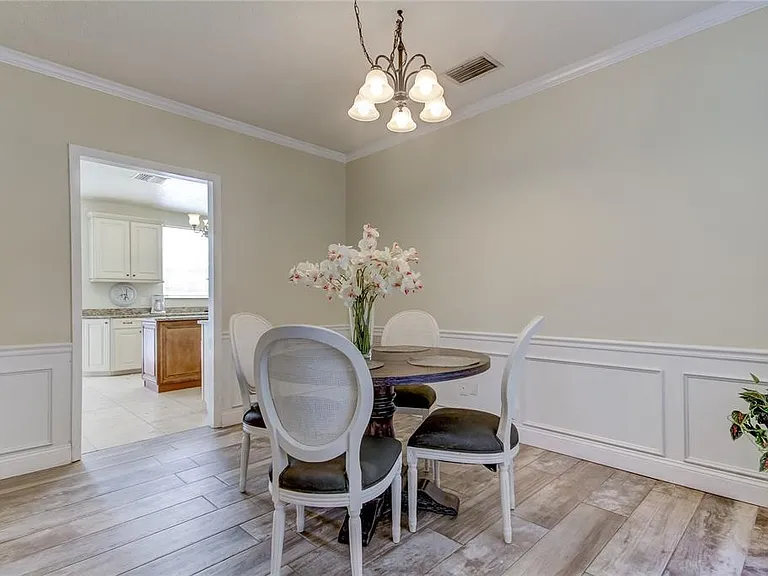 9401 Woodbay Dr — Photo 8