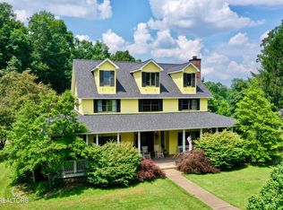 281 Red Williams Rd, Crossville, TN 38571