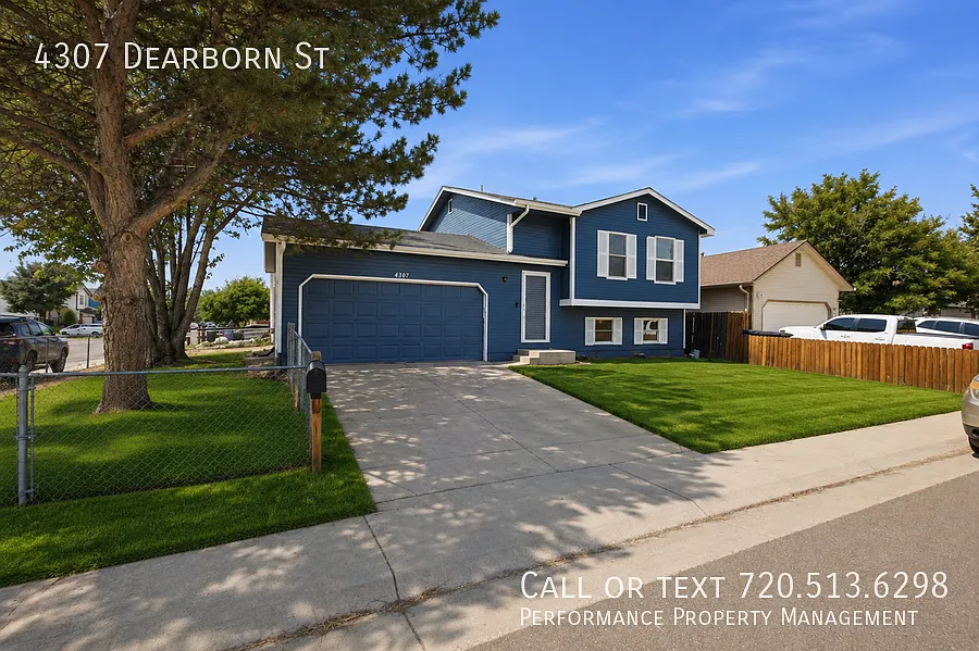 Spacious 4-Bedroom Home with Large Yard in Denver — Photo 2