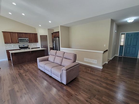 5th image of 909 Meadowgate DRIVE