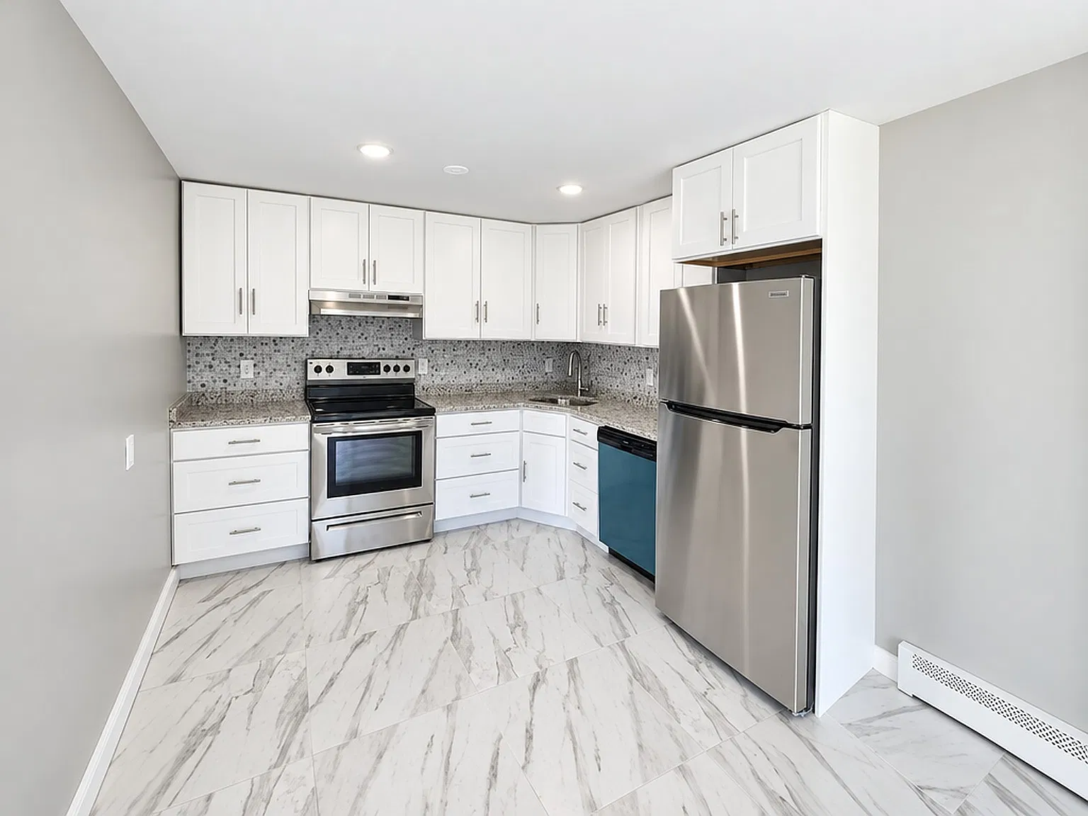 2 bed, 850 sqft, $1,800 — Photo 1