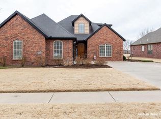 1949 S Pumpkin Ridge Dr, Fayetteville, AR 72701