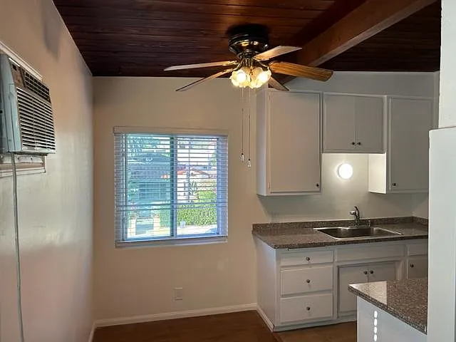 1 bed, 560 sqft, $1,825 — Photo 3