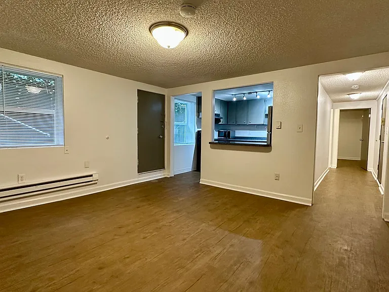 622 1st Ave W — Photo 1