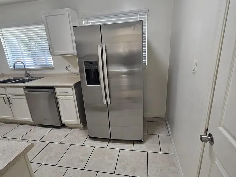 4619 E Almeria Rd — Photo 7