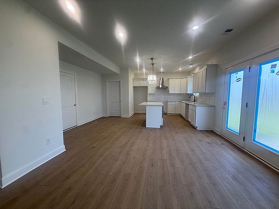 5th image of 136 Patchen Dr