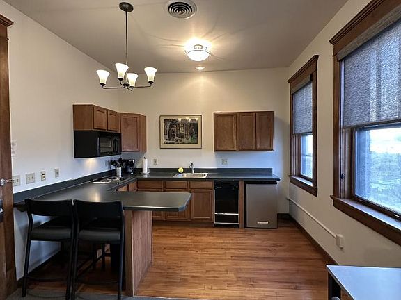 3rd image of 2501 Montana Ave #302
