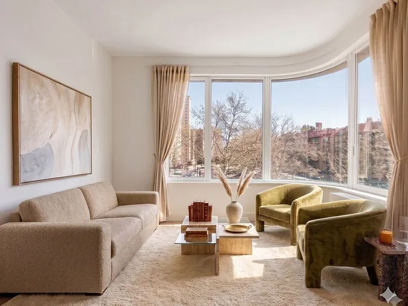 208 Delancey St #3A, New York, NY 10002