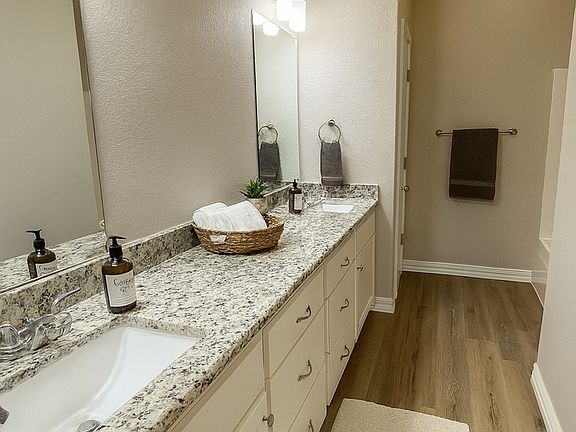 3rd image of 175 Western Hills Dr