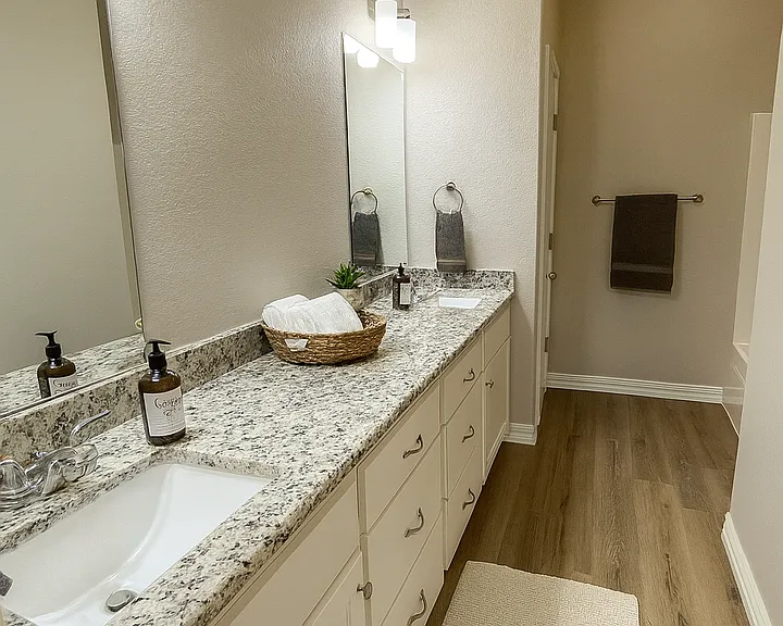 415 Western Hills Dr — Photo 4