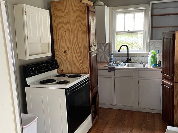 5th image of 127 Old Lair Rd